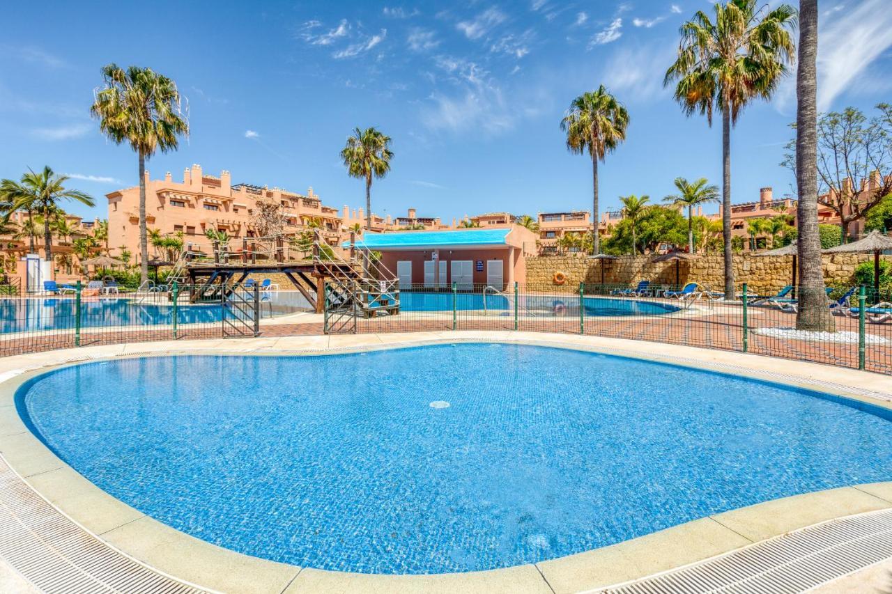 Deluxe Relax With Pool Apartment *