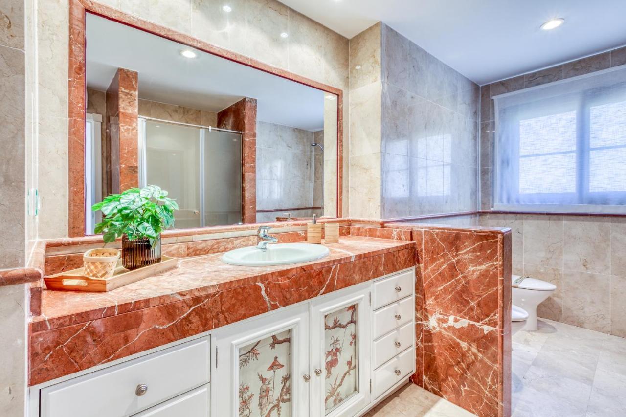 Deluxe Relax With Pool Apartment *