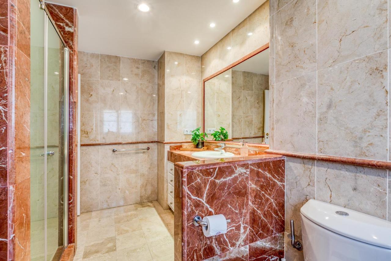 Deluxe Relax With Pool Apartment *