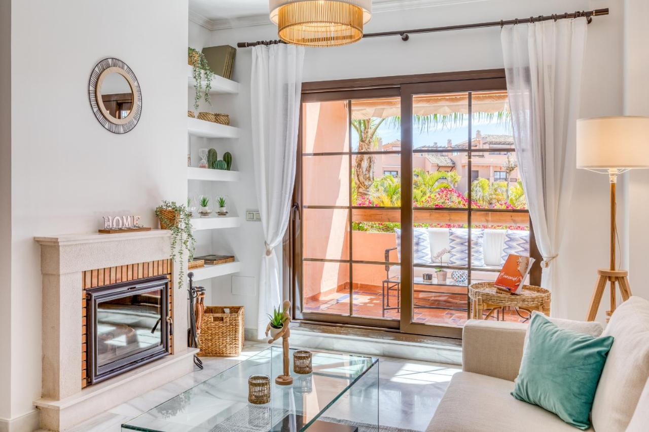 Deluxe Relax With Pool Apartment *